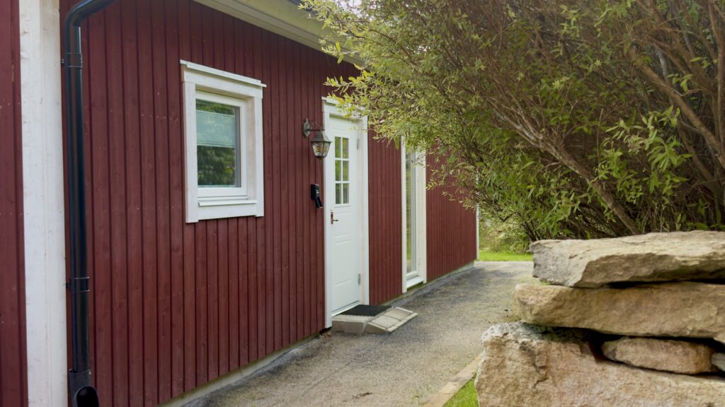 Entrance and outdoor space at the Lake House